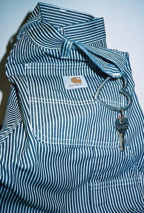 Carhartt WIP stripped jeans detail