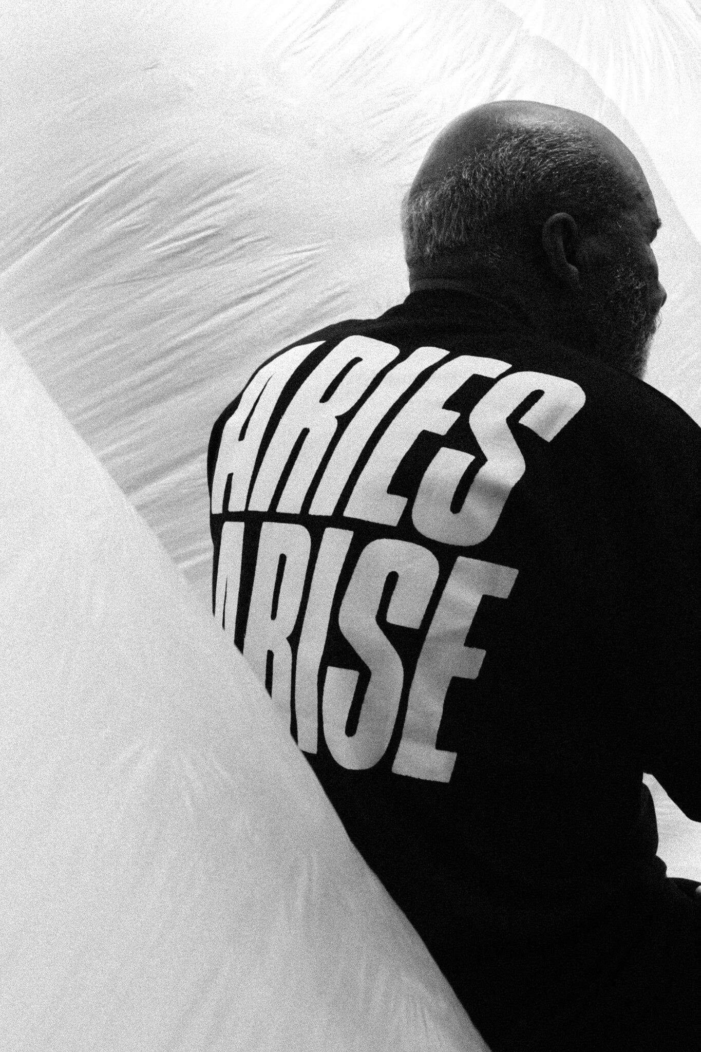 Man from behind for the Visual Installment 6 featuring Konka.