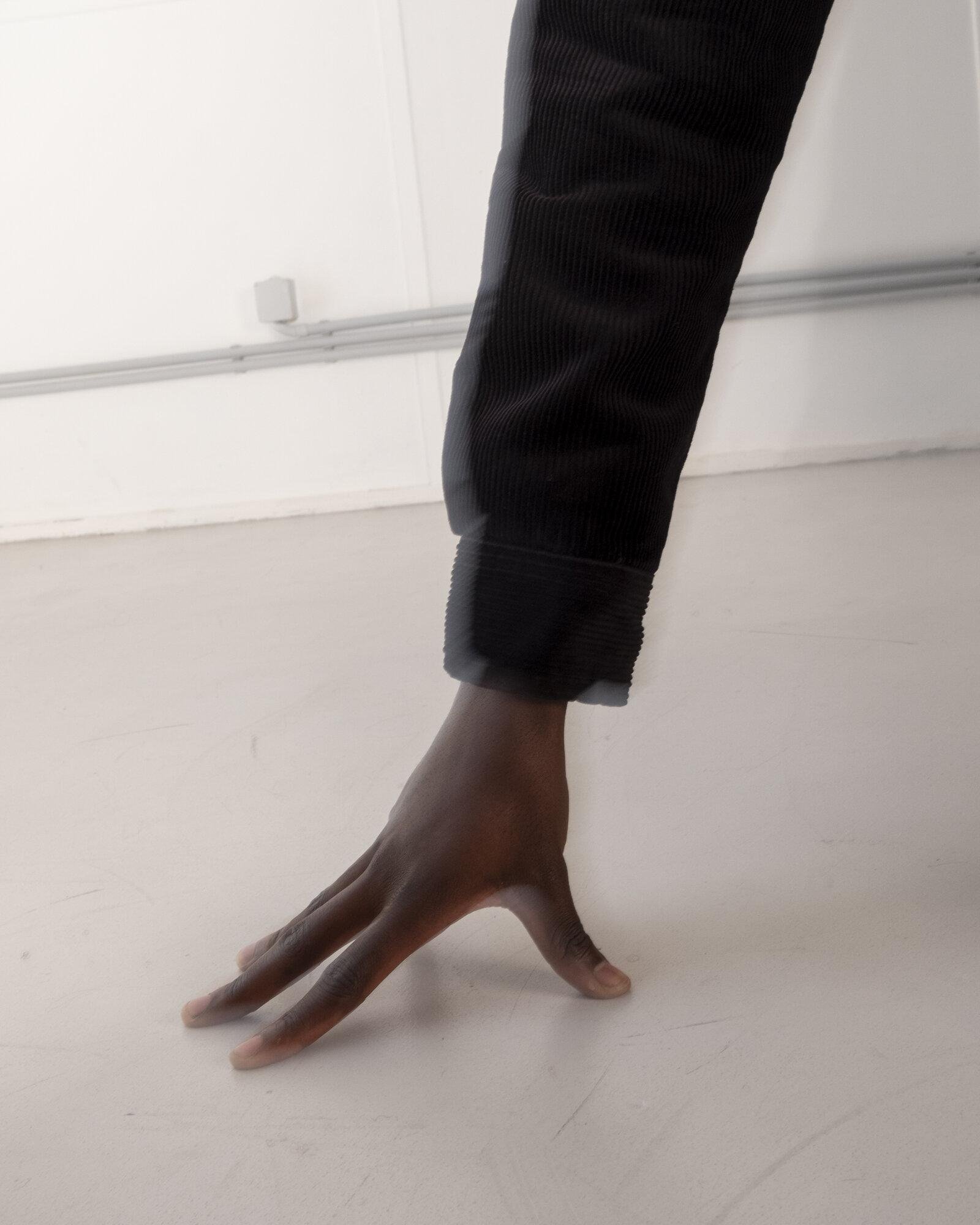 A Photo of a hand from the Nuno Vieira and RS Produções Visual Installment.