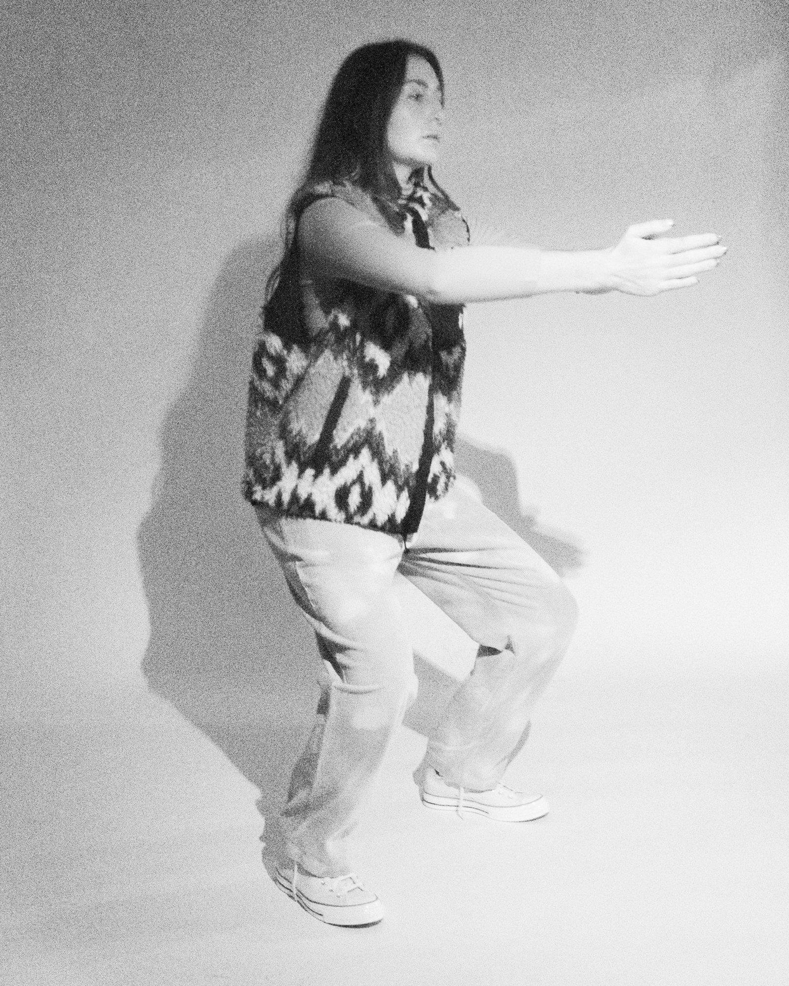 Model posing for Visual Instalment 9, in balck and white effect.