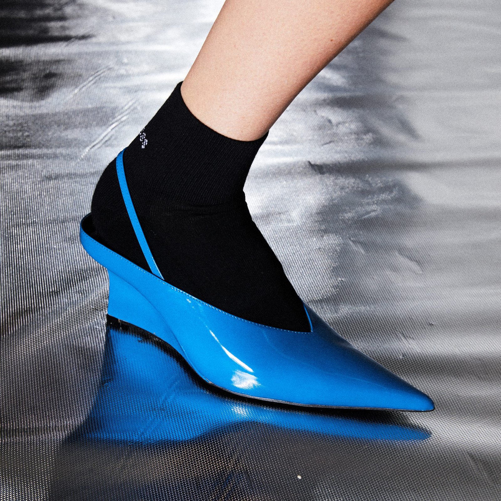 SOCKSSS Moonless in blue-heeled shoes