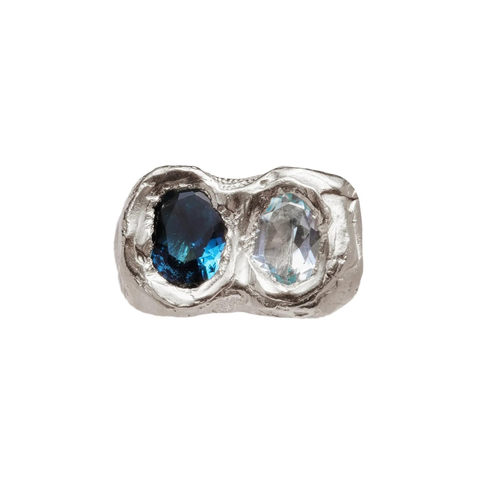 Simuero Buzo Ring Silver from the front.