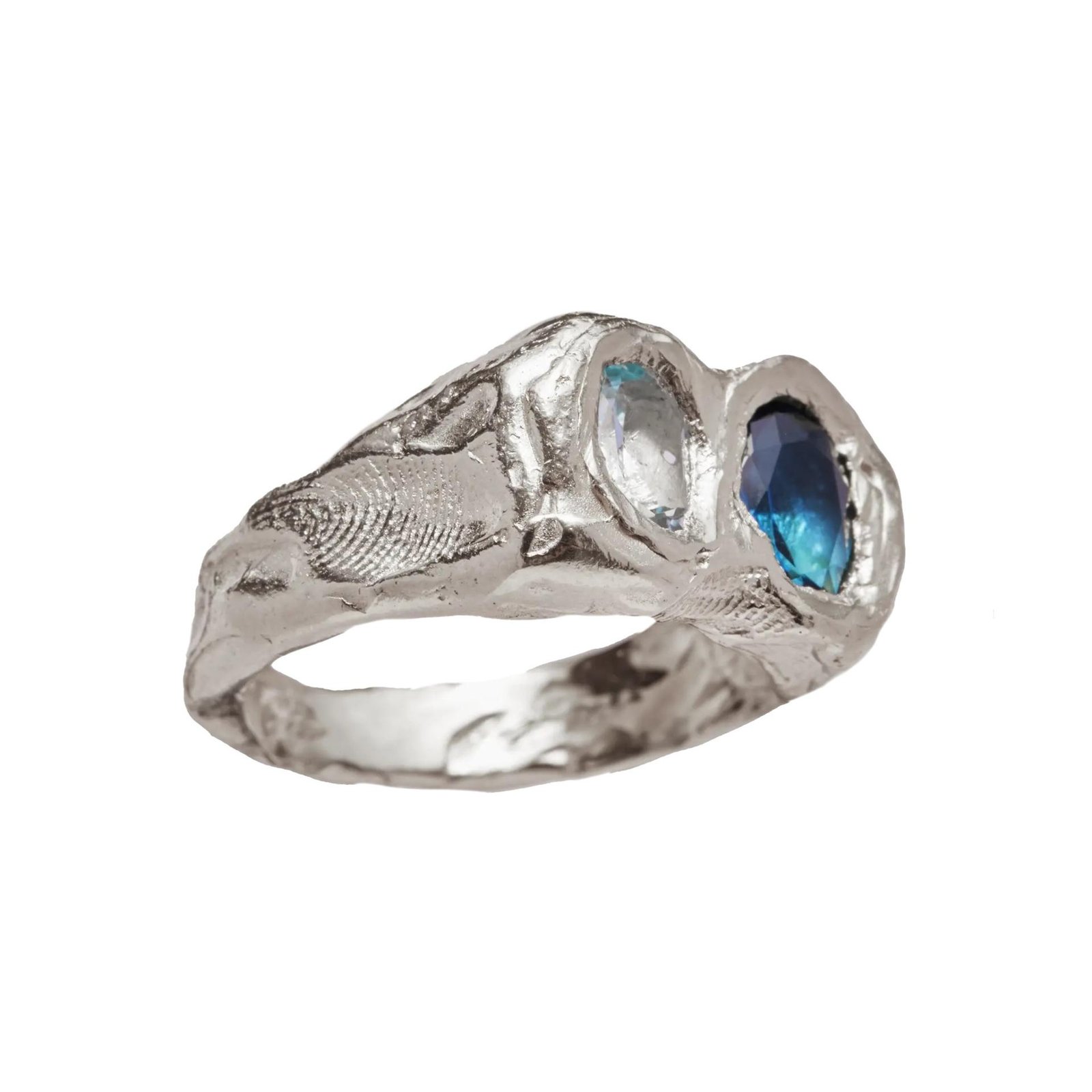 Simuero Buzo Ring Silver from the side.