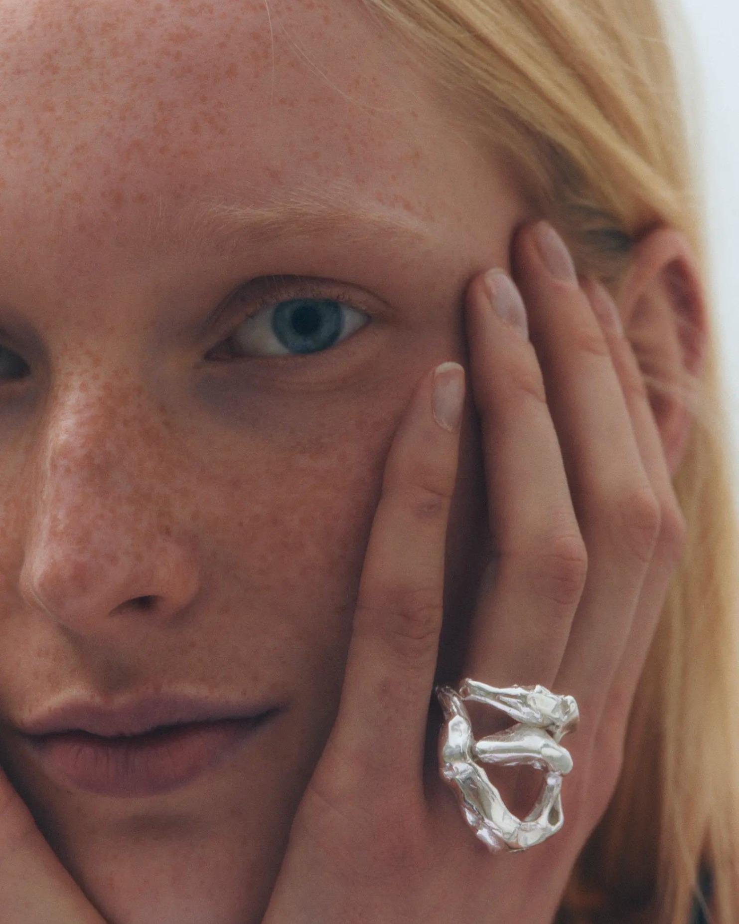 Simuero Pedrera Ring Silver in the hand