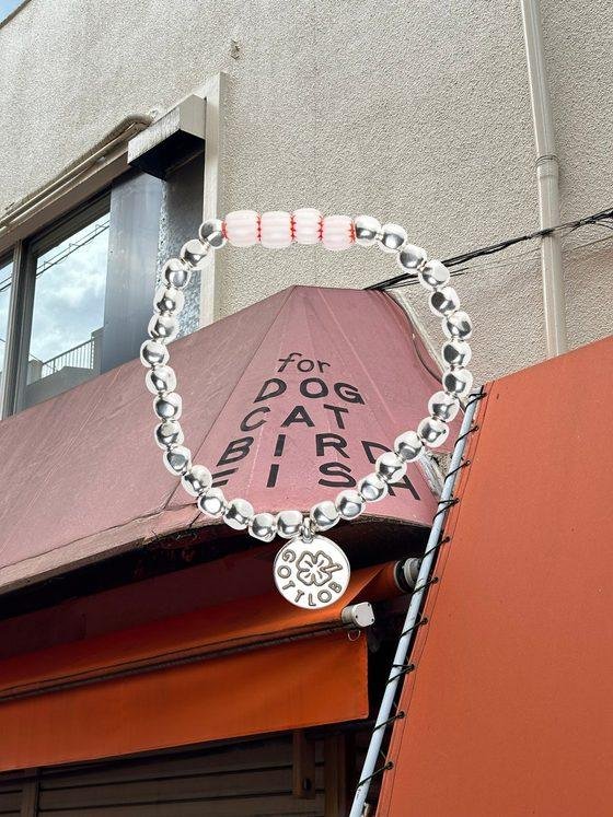 Gottlob Edition No. 2 bracelet Pink/Dark Red with a photo background