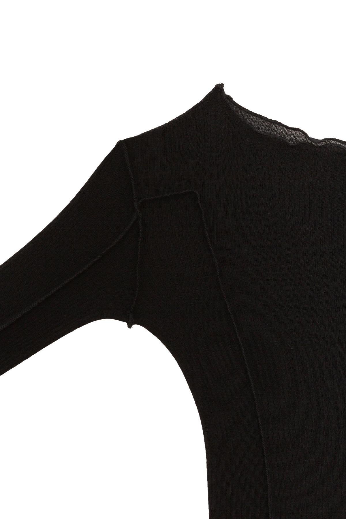 Baserange Omato Long Sleeve from the armpit.