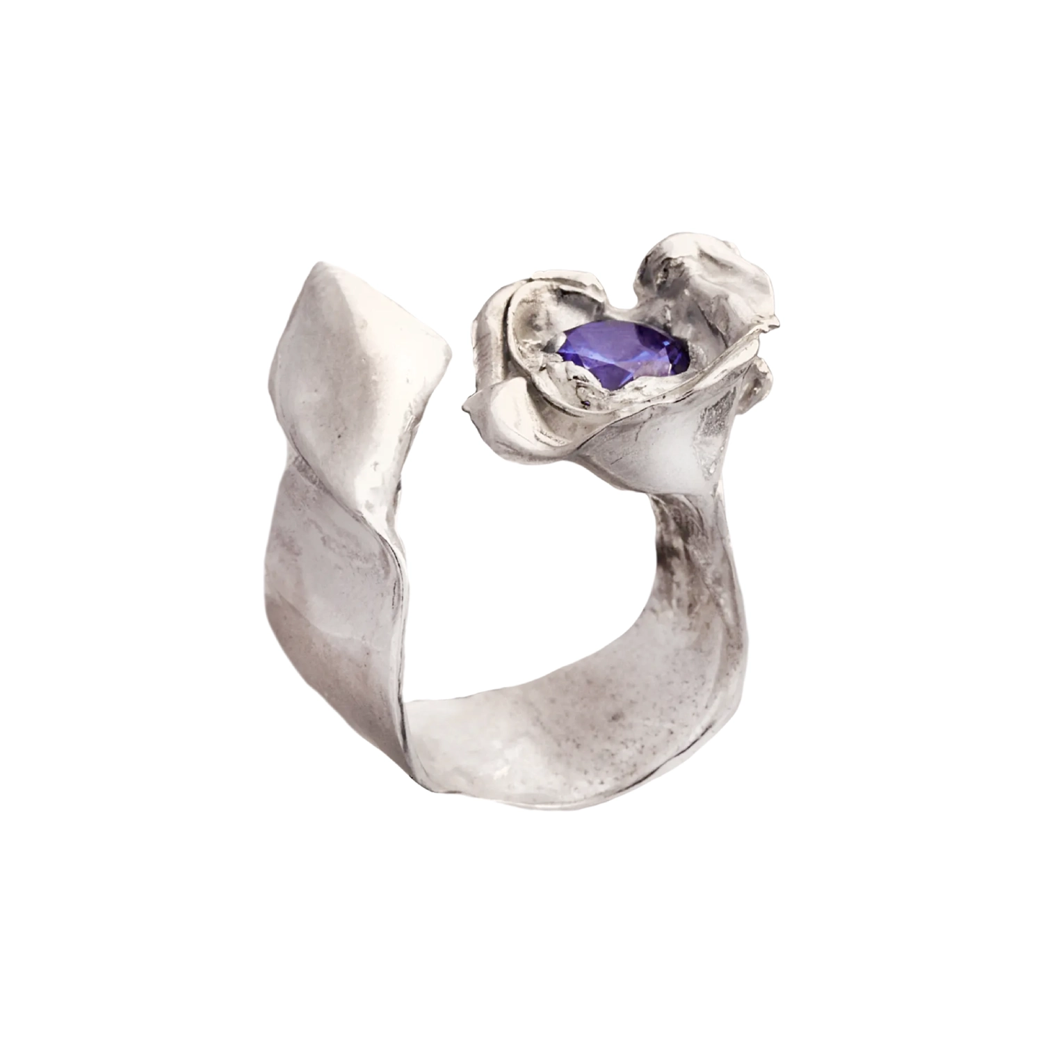 Simuero Cobra Ring in Silver with Blue Light Tanzanite. Side view in a White Background