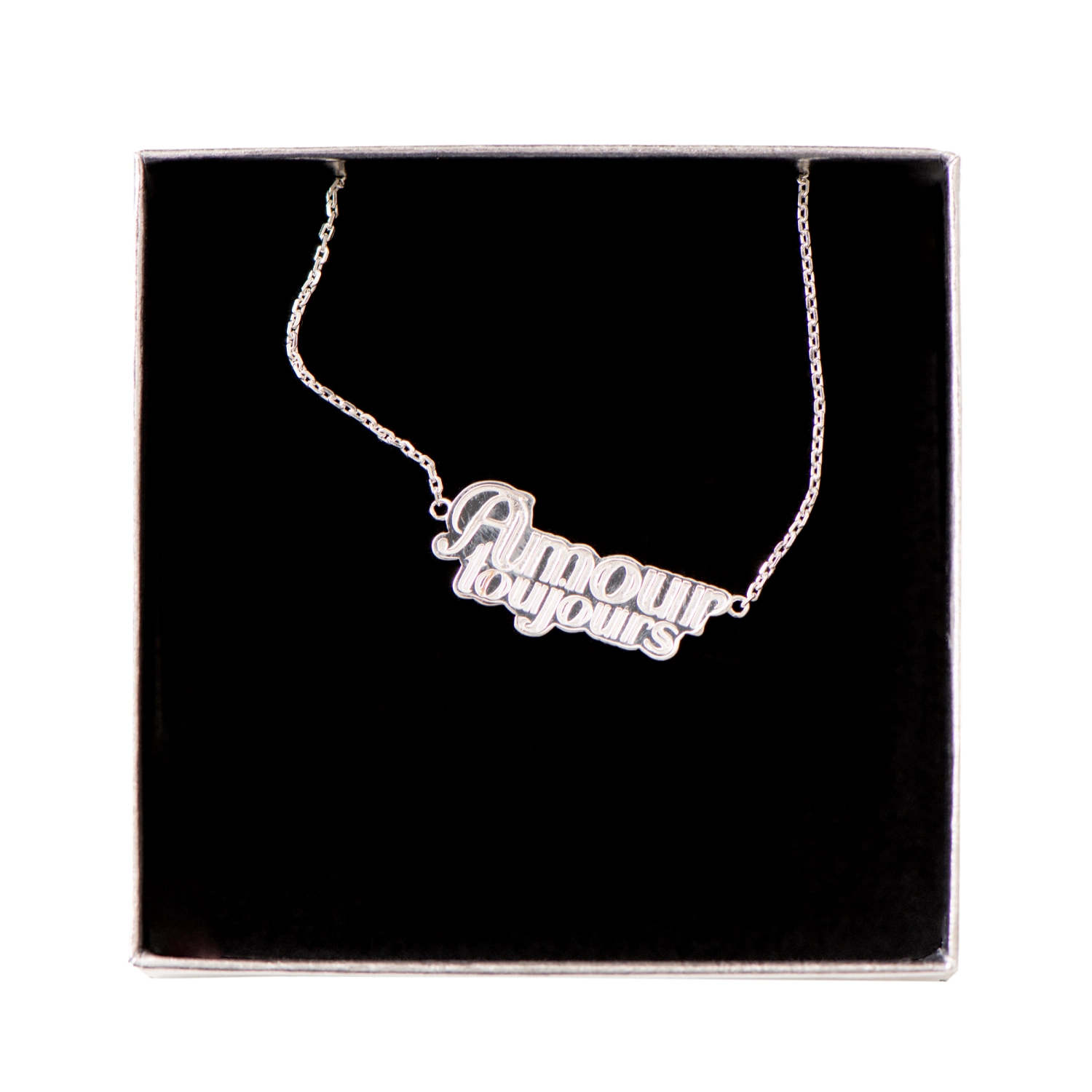 Carne Bollente Love Bound Necklace Detailing