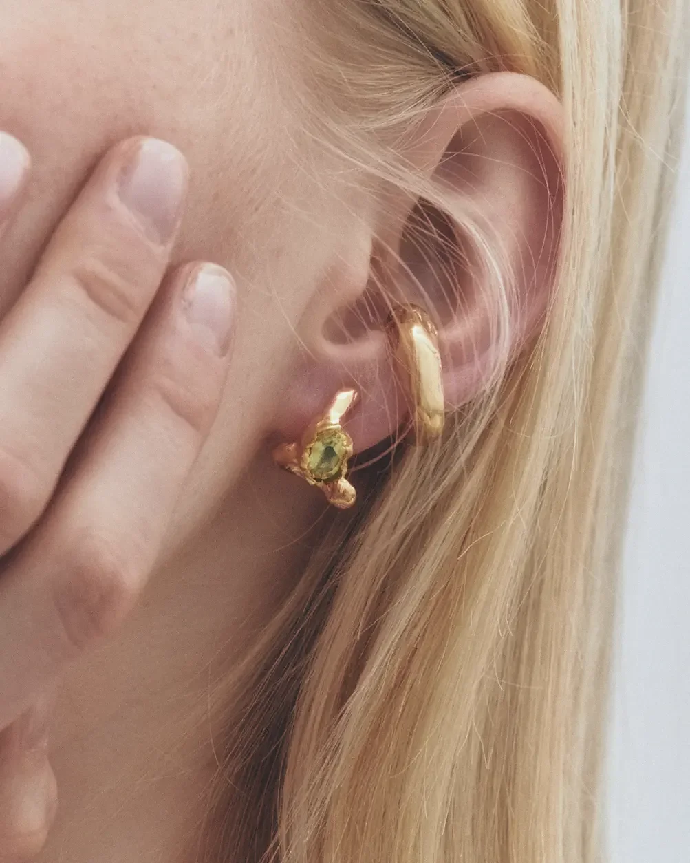 Simuero El Salto Earring Gold/Yellow front view on model