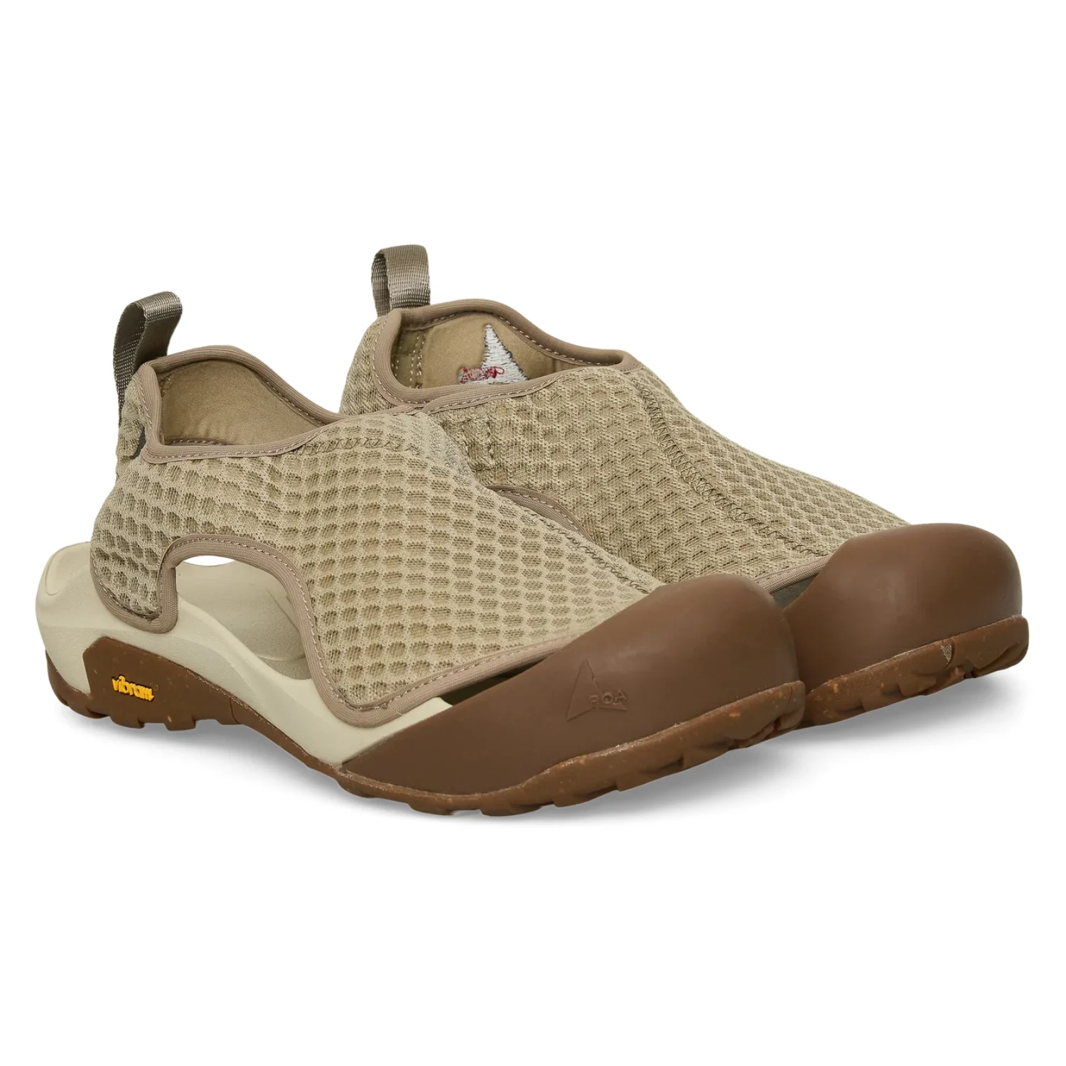 Roa Arpy Sand Honey side view in a white background