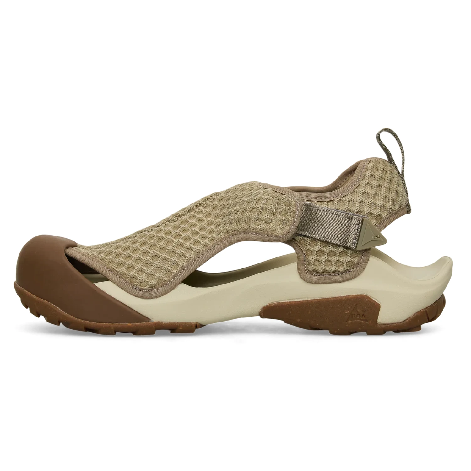 Roa Arpy Sand Honey side view in a white background