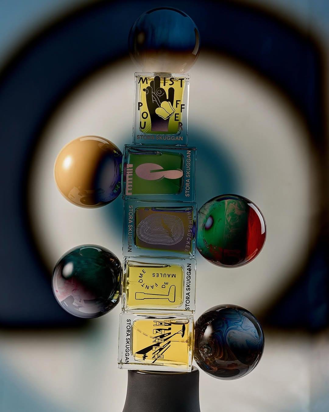 stora skuggan perfumes piled up.