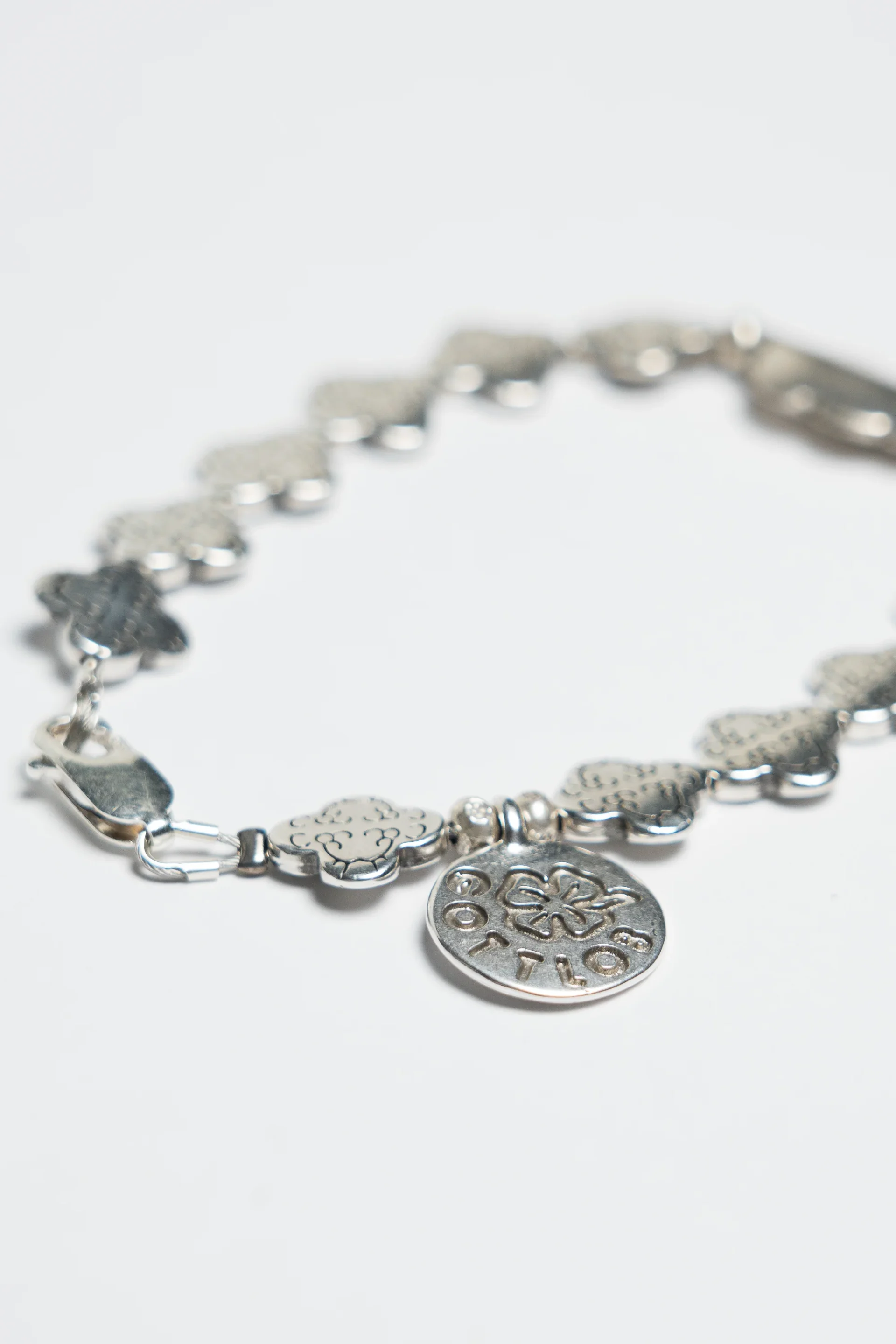 Gottblob Edition 1 Bracelet Silver Leaf in a grey background