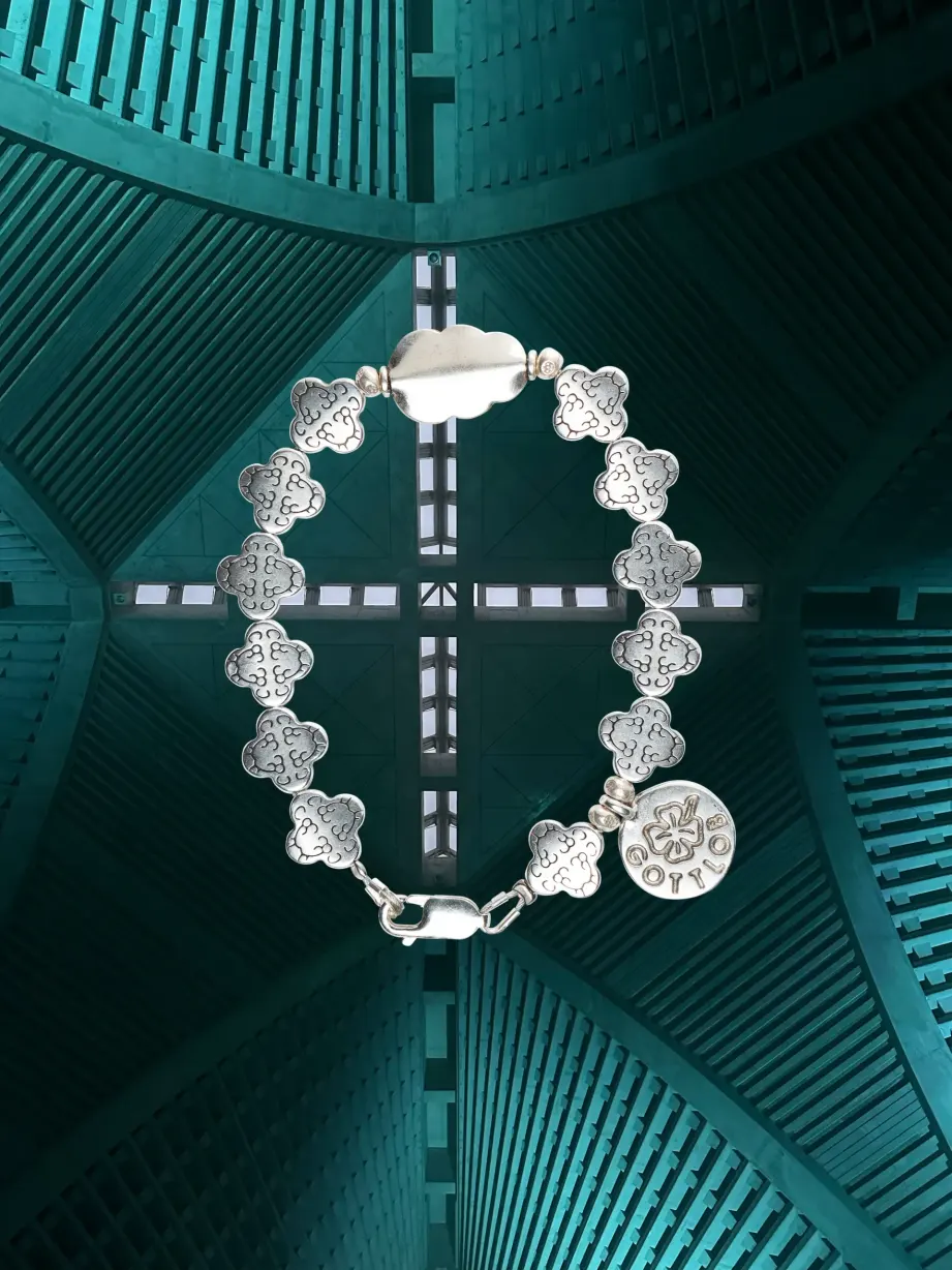 Gottblob Edition 1 Bracelet Silver Leaf in a photo background