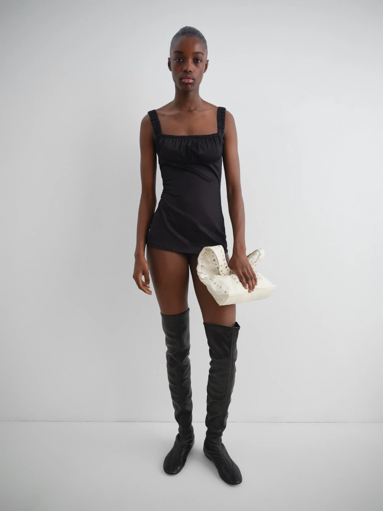 Gimaguas Jardin Body Black front view on model