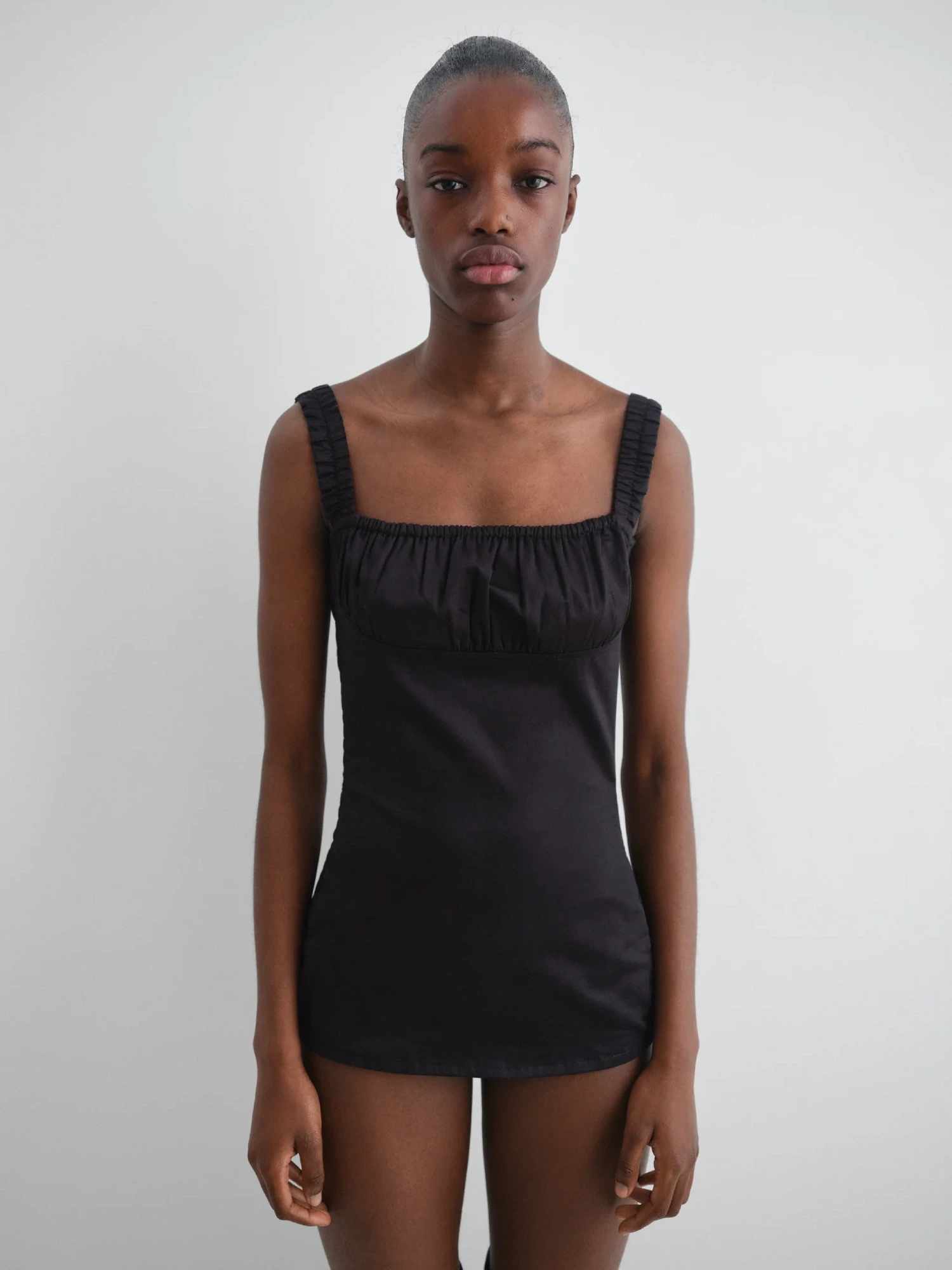 Gimaguas Jardin Body Black front view on model