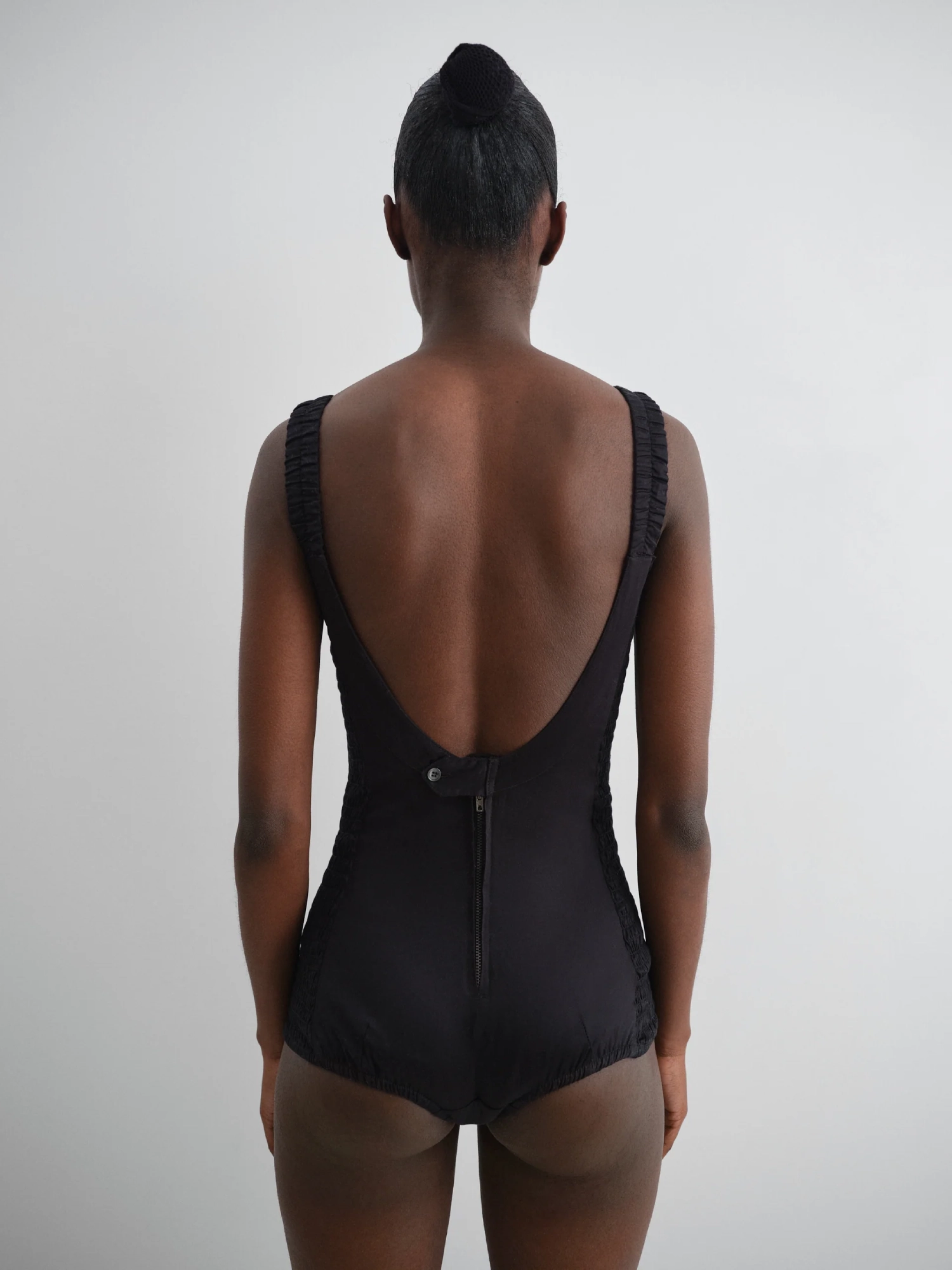 Gimaguas Jardin Body Black back view on model