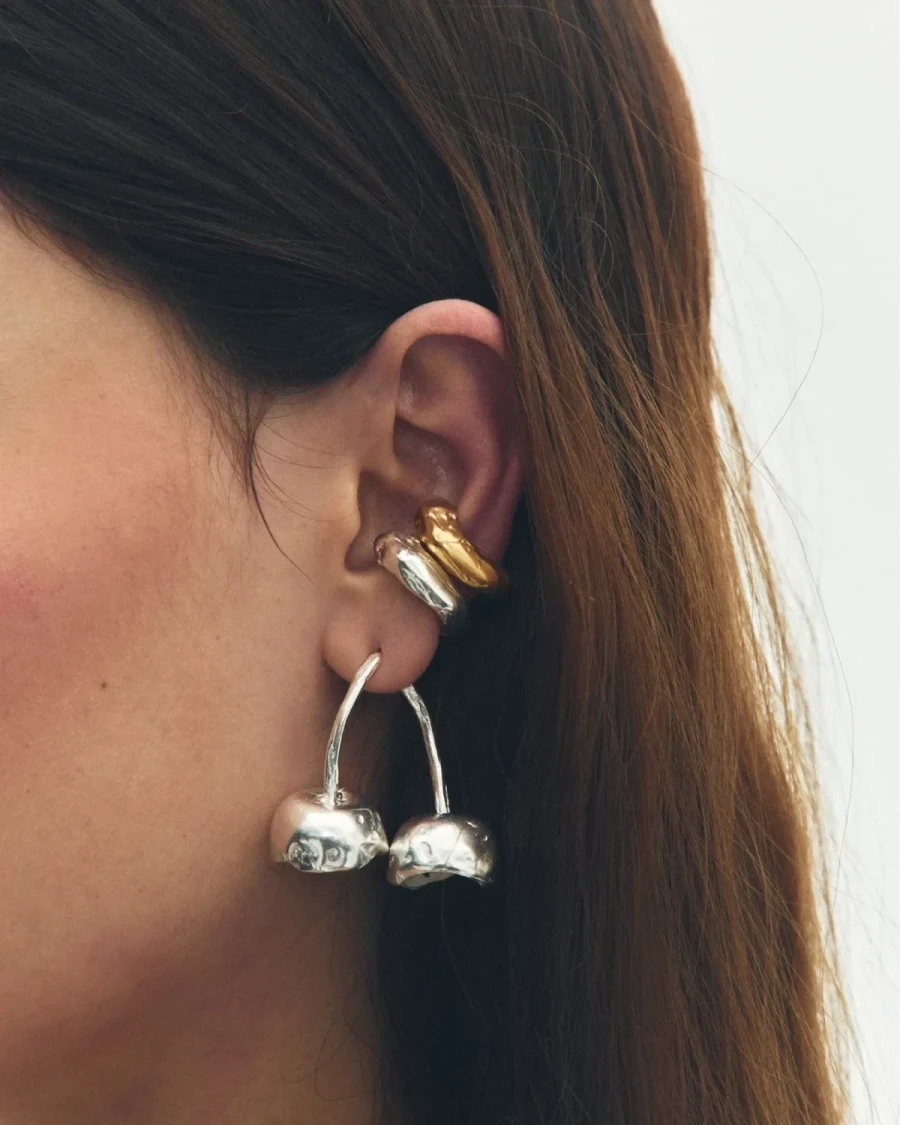 Simuero Cerezas Earrings Silver on model