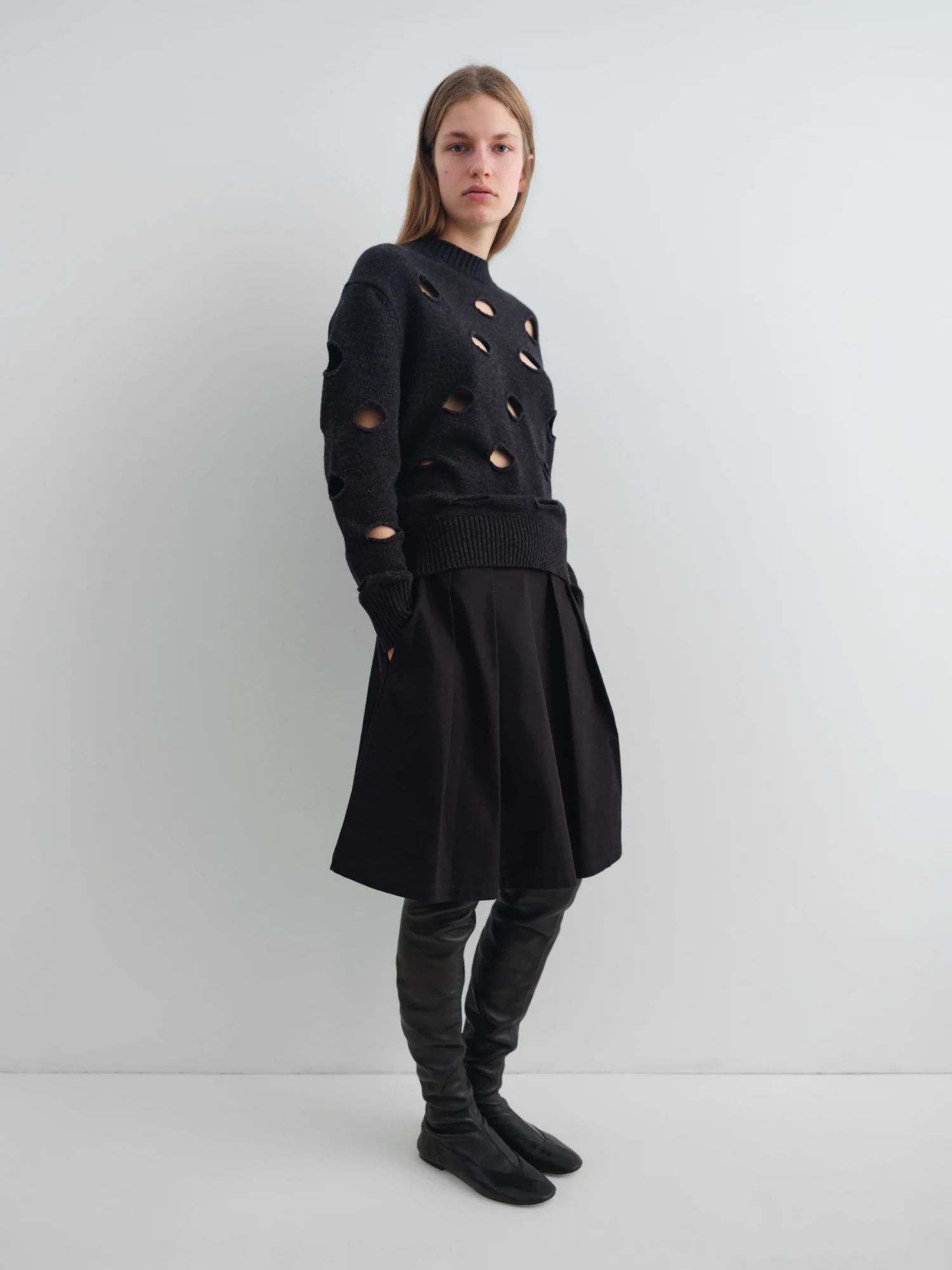 Gimaguas Dots Jumper Black side view on model