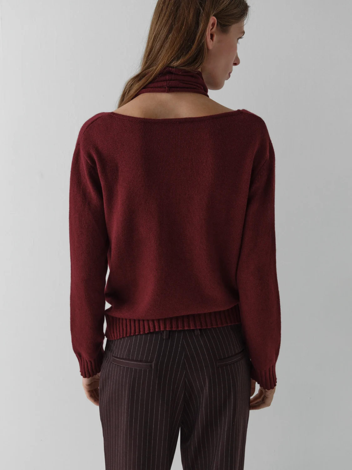 Gimaguas Zante Jumper Burgundy back view on model