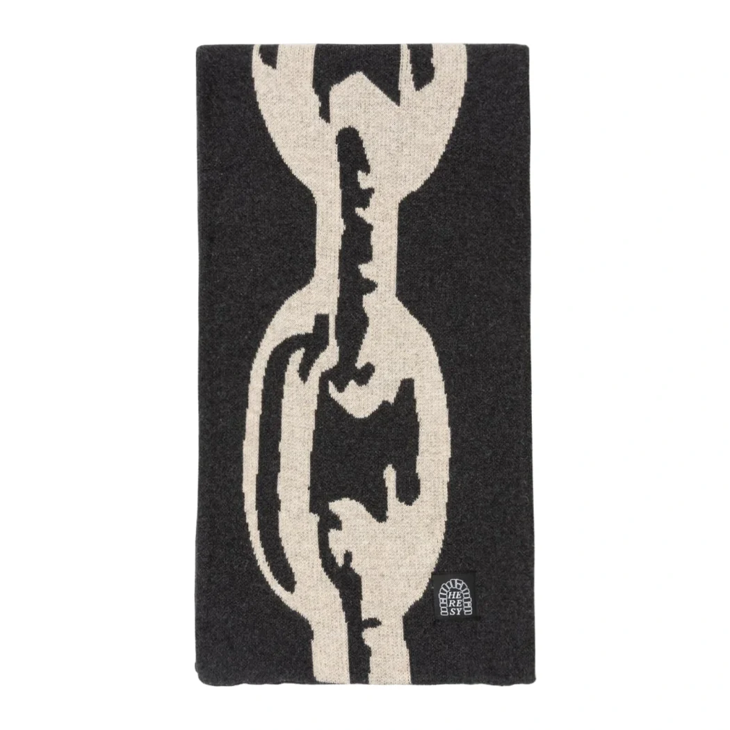 Heresy Chain Scarf Black in a white background