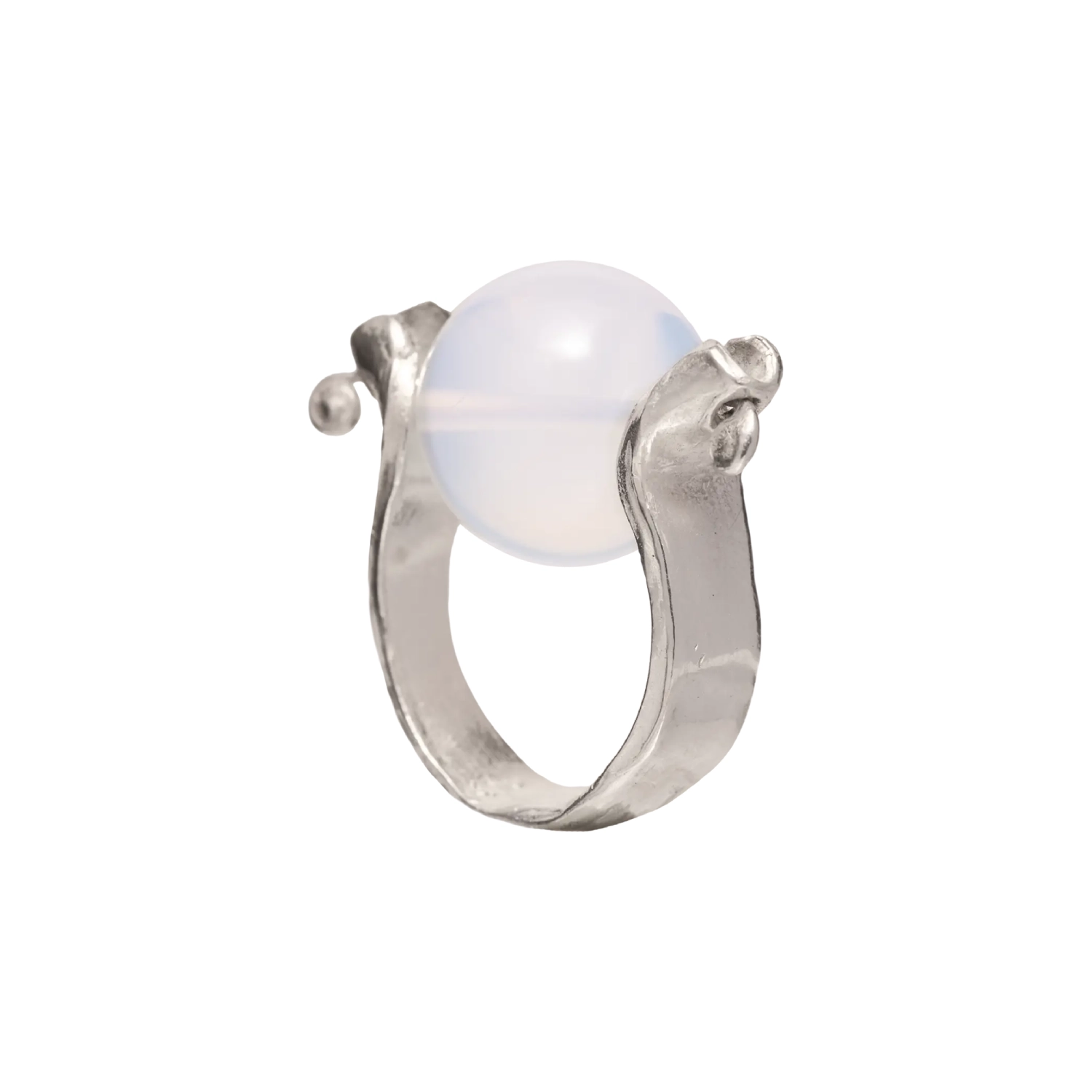 Simuero Lira Ring Silver/White side view in a white background