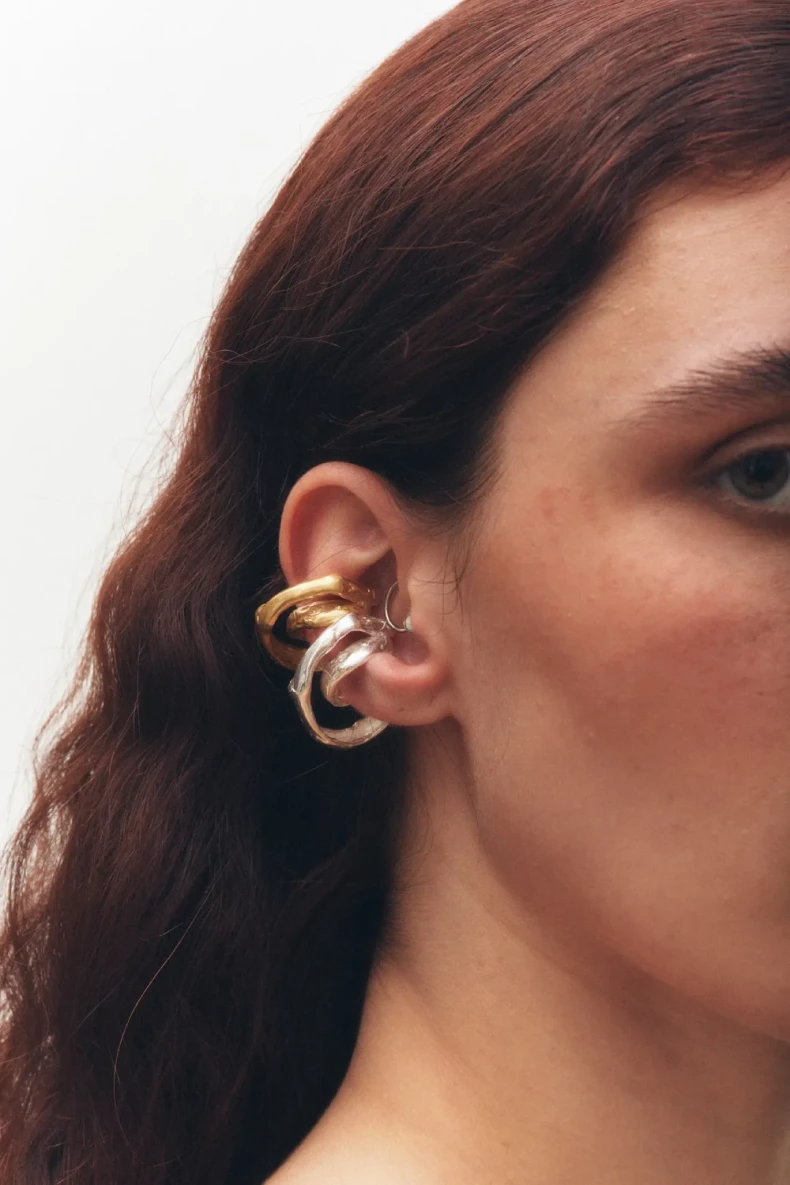 Simuero Lúa Cuffs Gold and Silver on model
