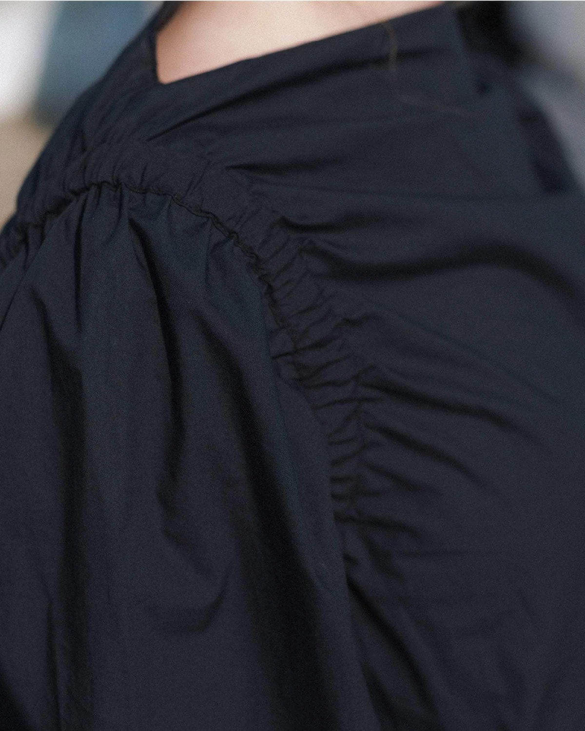 Baserange Simmon Top Black side view detail on model