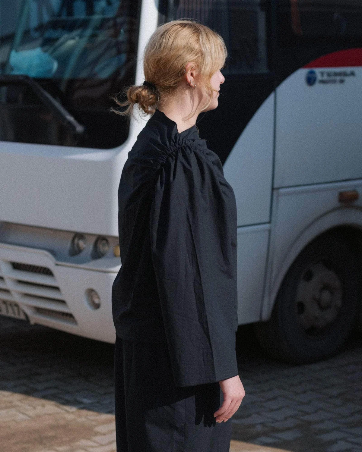 Baserange Simmon Top Black side view on model