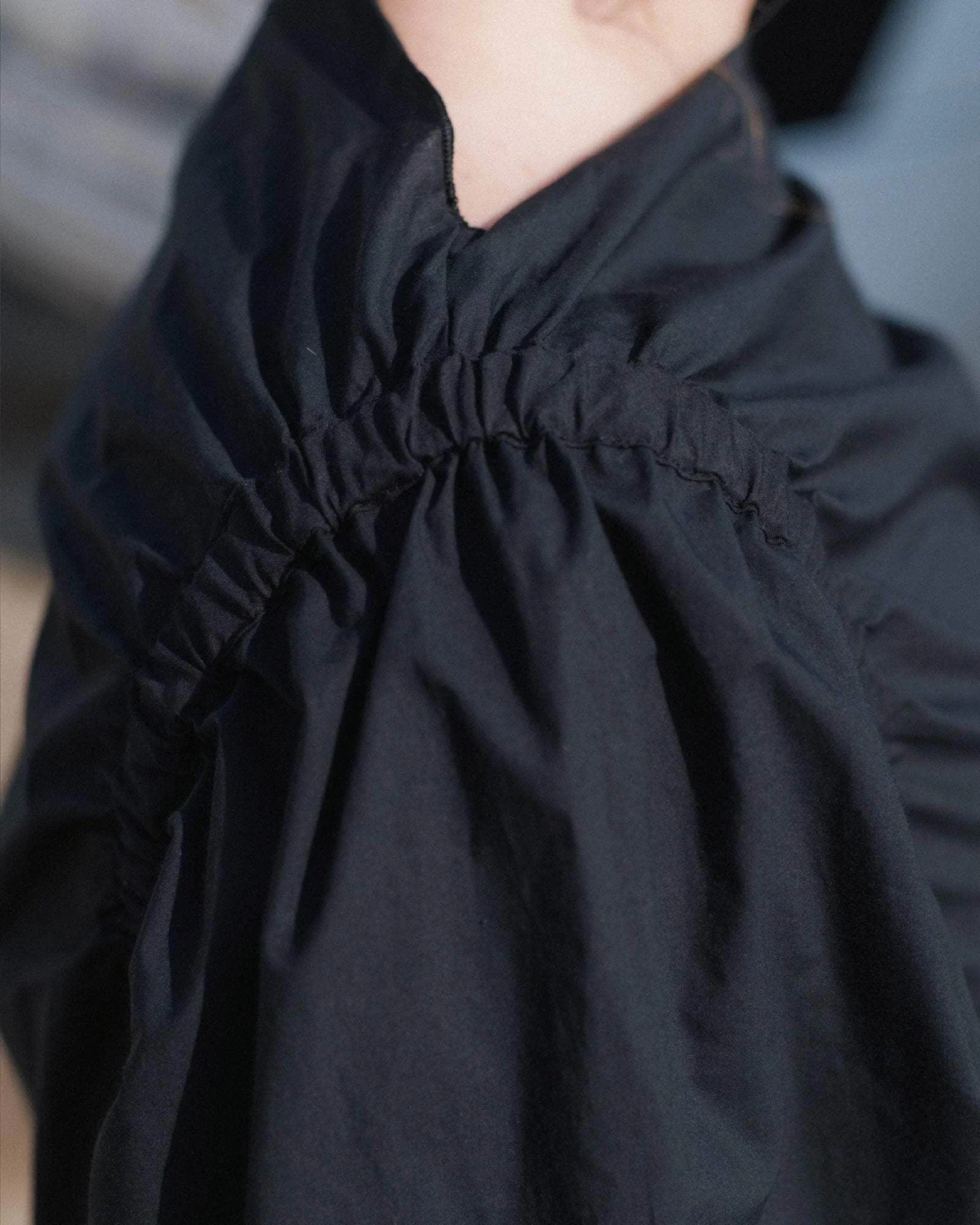 Baserange Simmon Top Black side view detail on model