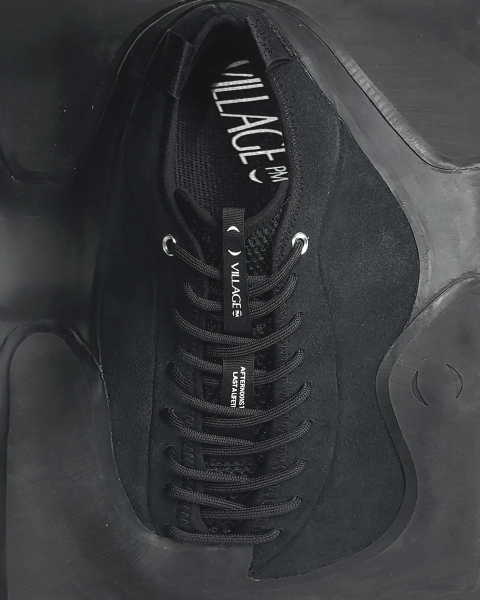 Village PM 1PM black flat view