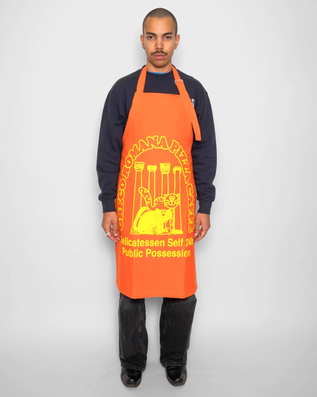 Public Possession Catering Schürze Apron Red front view on model