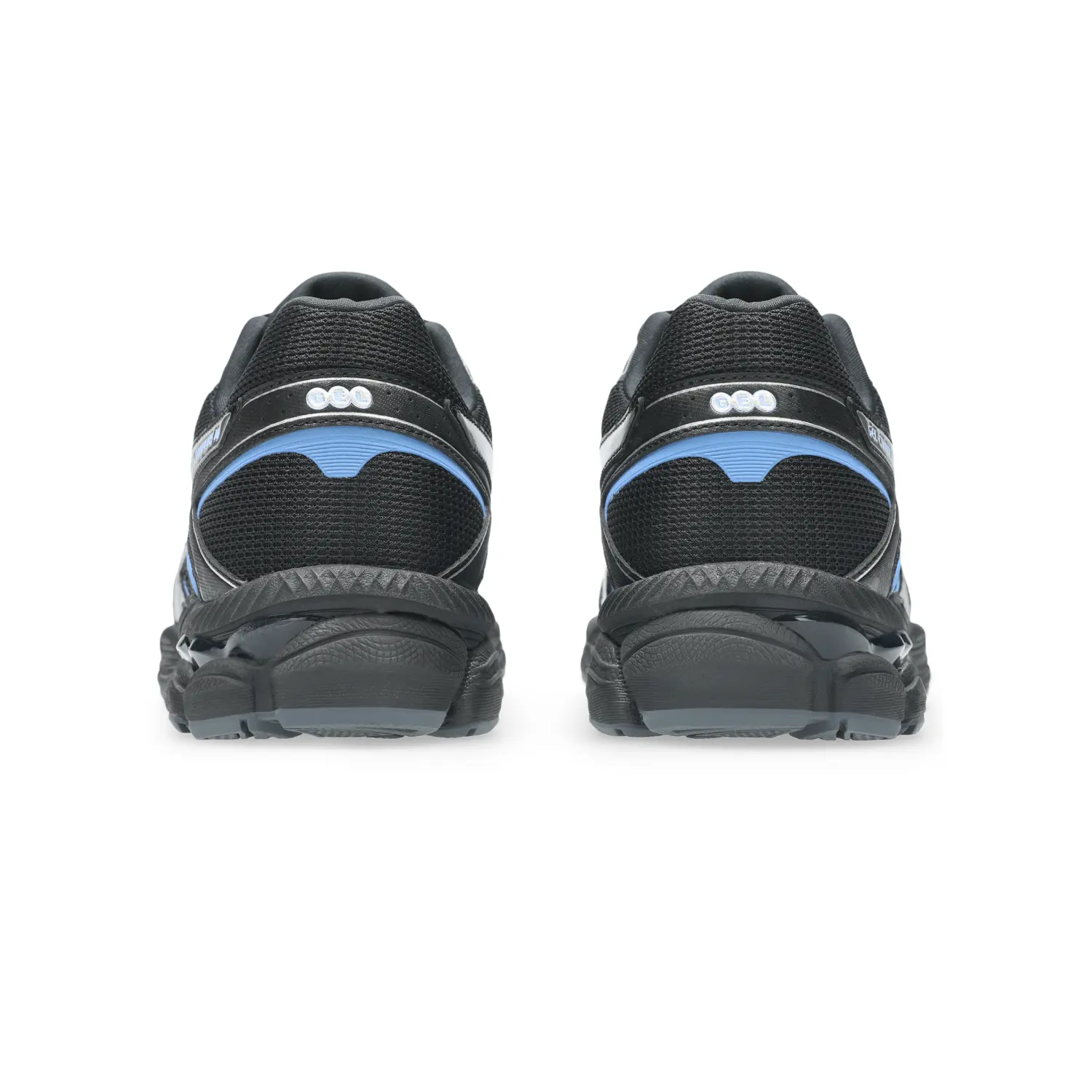 Asics Gel-Cumulus 16 Black/Pure Silver back view in a white background