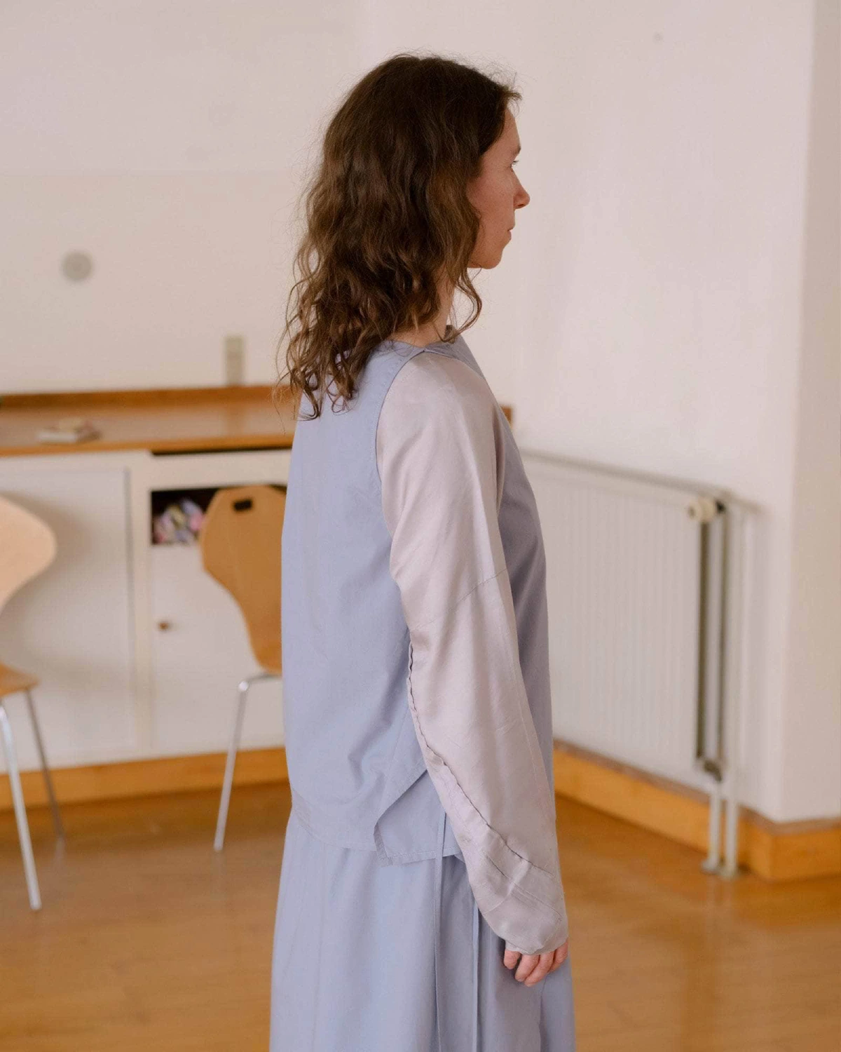 Baserange Decti Top Nelson Blue side view on model