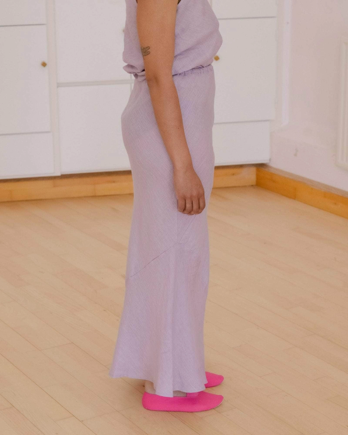 Baserange Larva Skirt Mori Purple side view on model