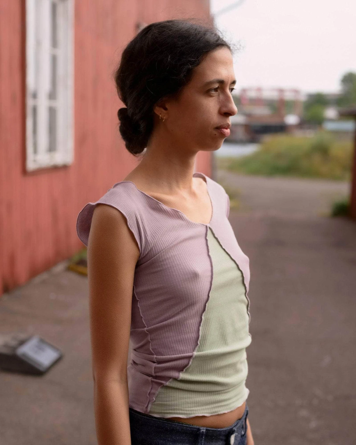 Baserange Phy Tank Verbe Purple/Green side view on model