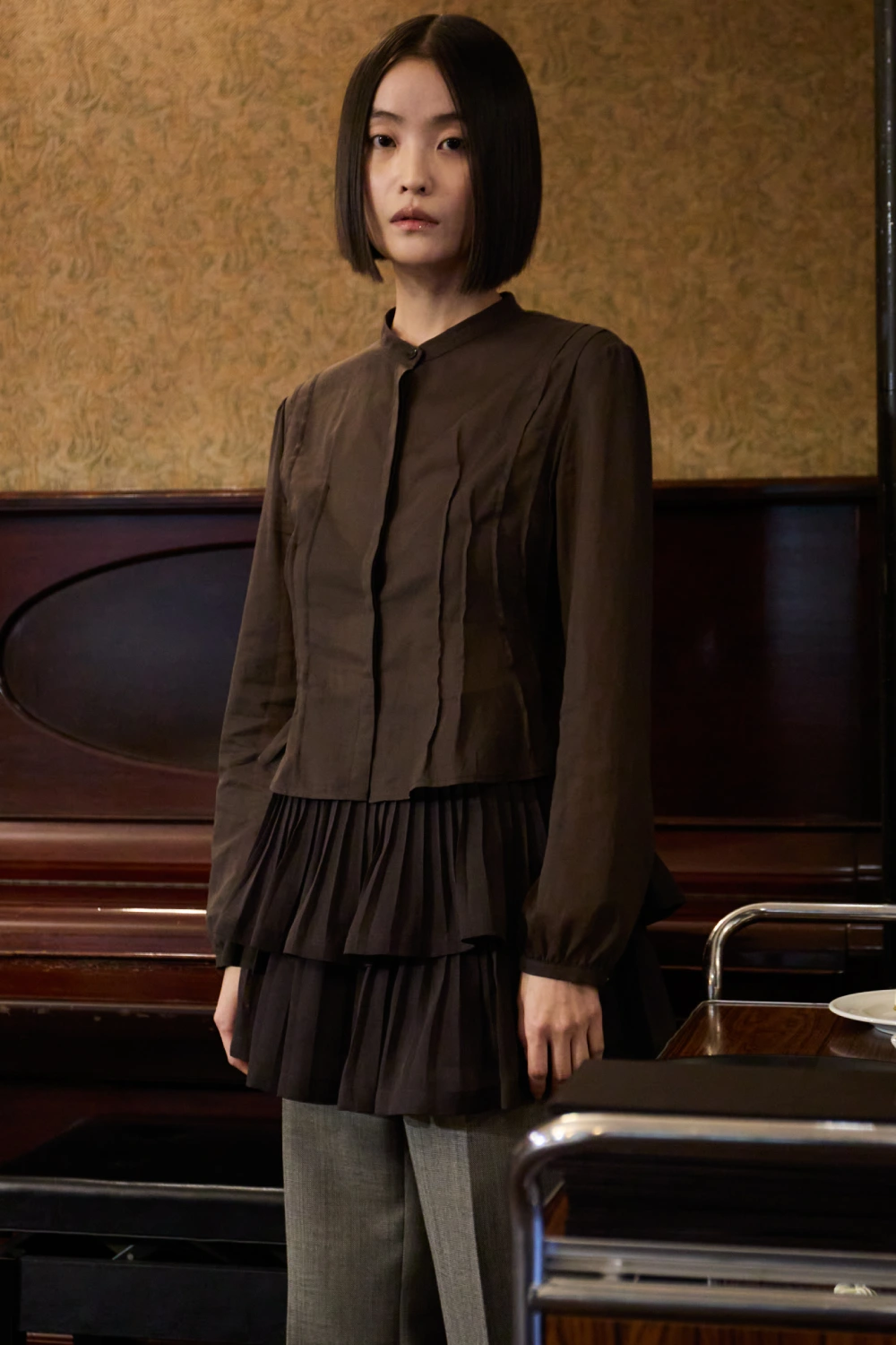 Amomento Pleated Belt Brown on model