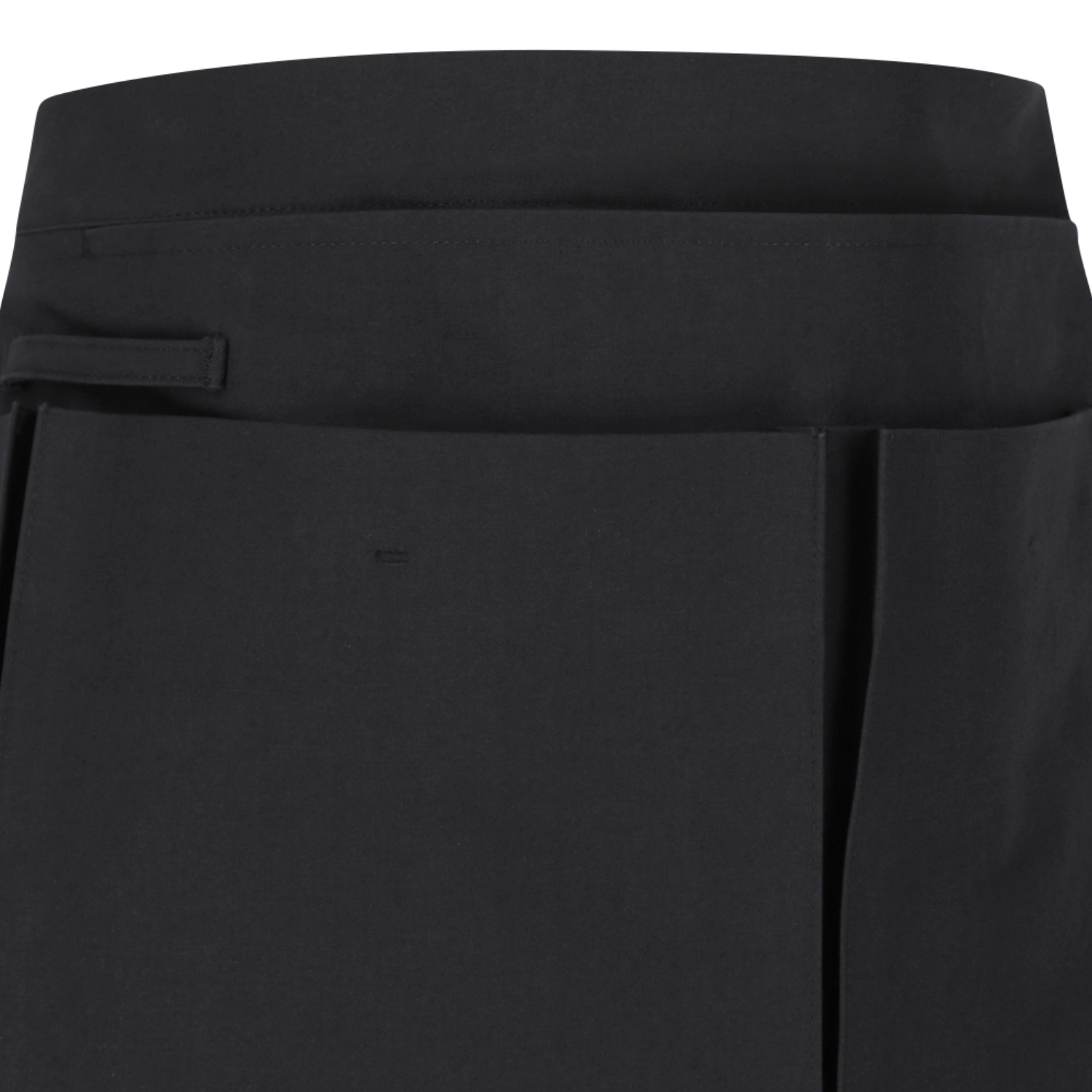 Amomento Pocket Apron Charcoal front view detail