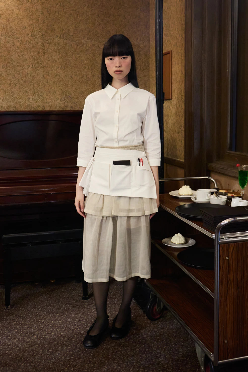 Amomento Pocket Apron White on model