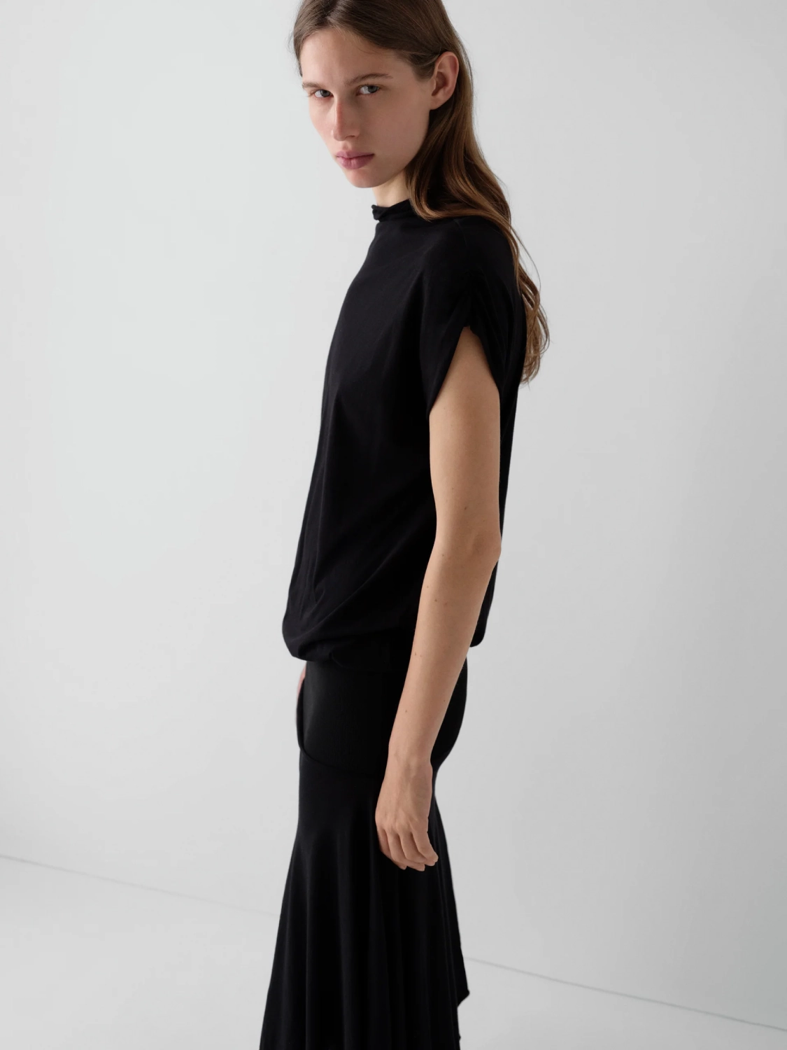 Gimaguas Jenna Maxi Dress Black side view on model