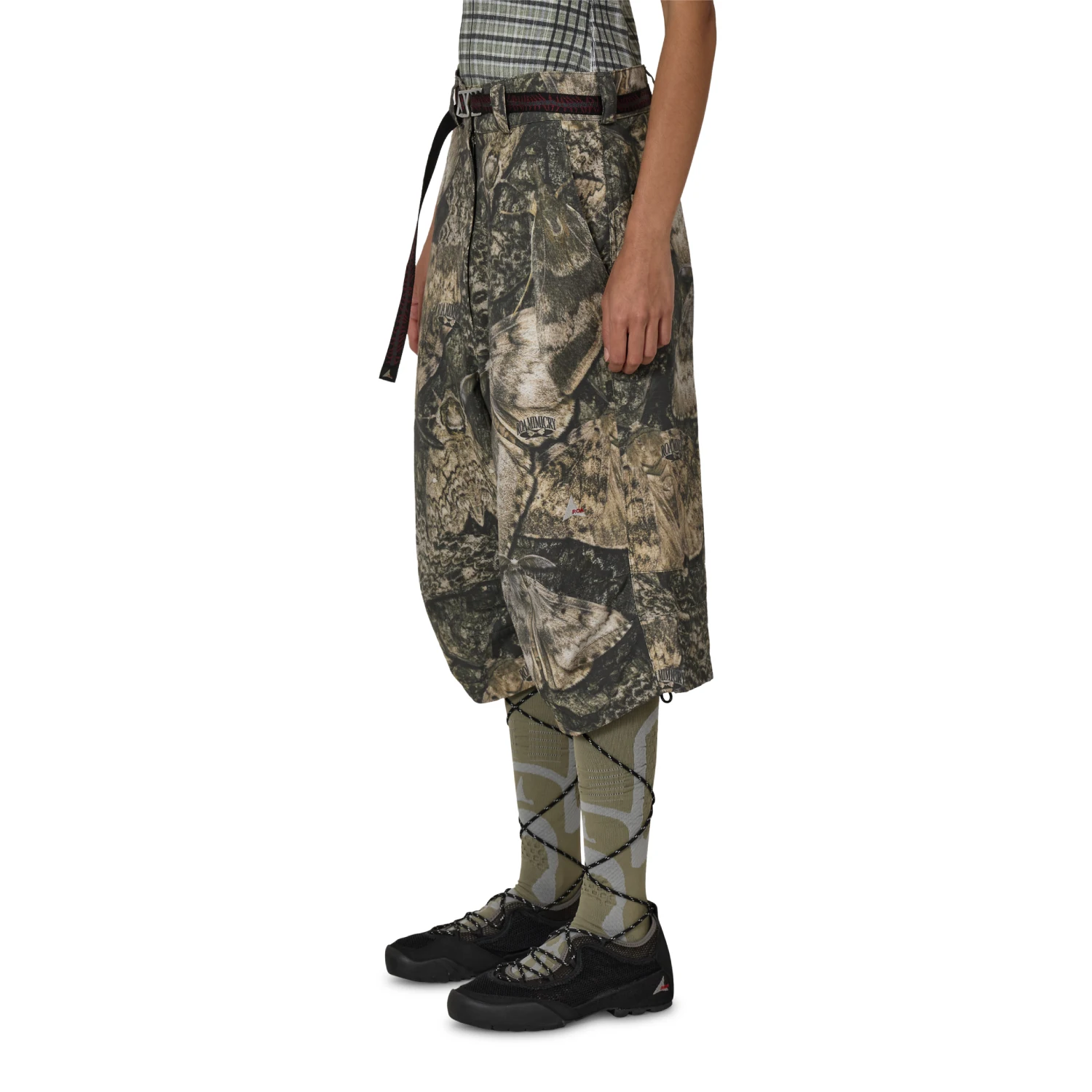 ROA Siera Moth Print 3/4 Pant Brown side view on model in a white background