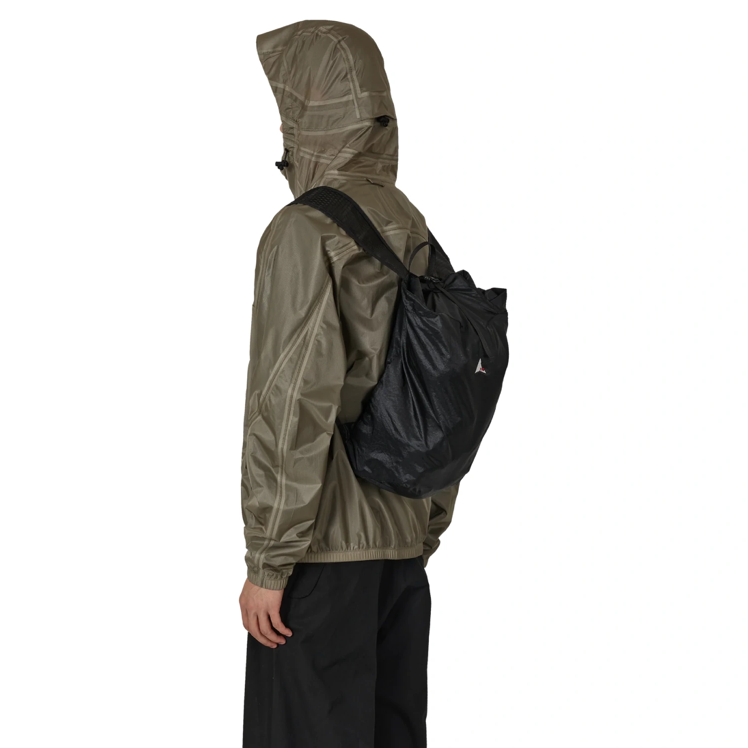 ROA Vaphi 15L Ripstop Packable Backpack Black on model in a white background