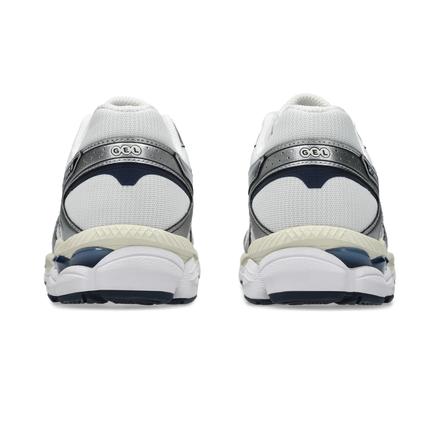 Asics Gel-Cumulus 16 White/Midnight back view in a white background