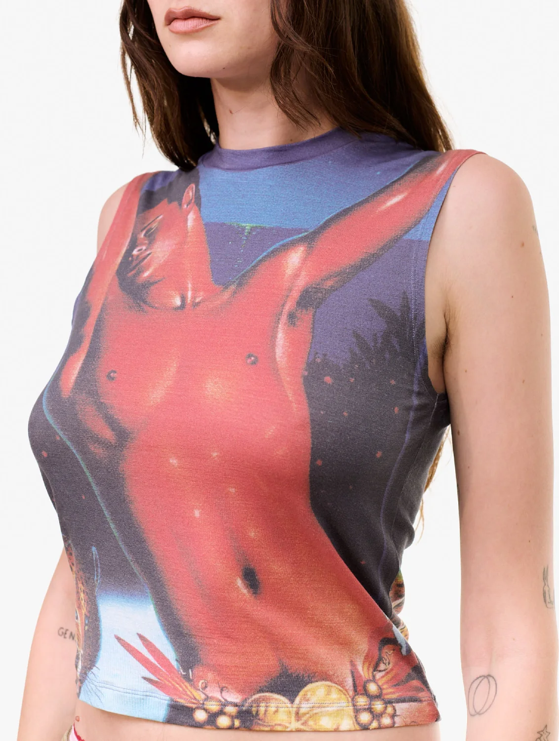 Carne Bollente Hasegawa Heatwave Top front view on model