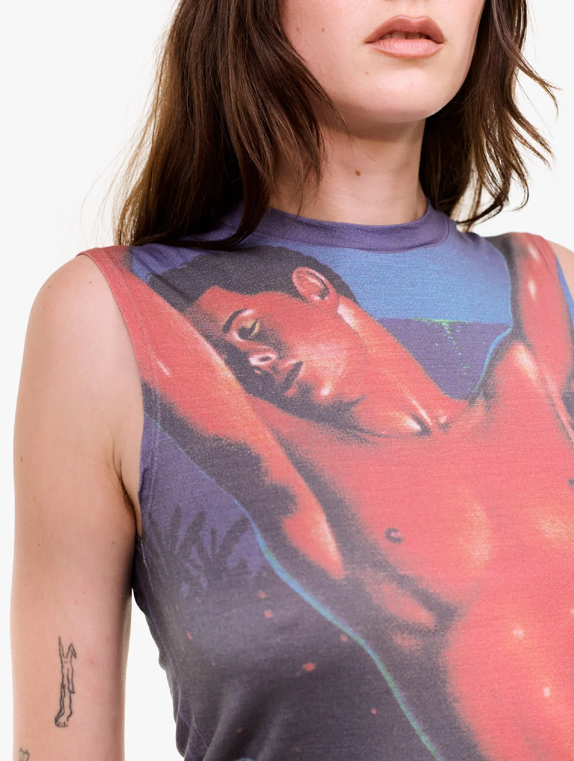 Carne Bollente Hasegawa Heatwave Top front view on model