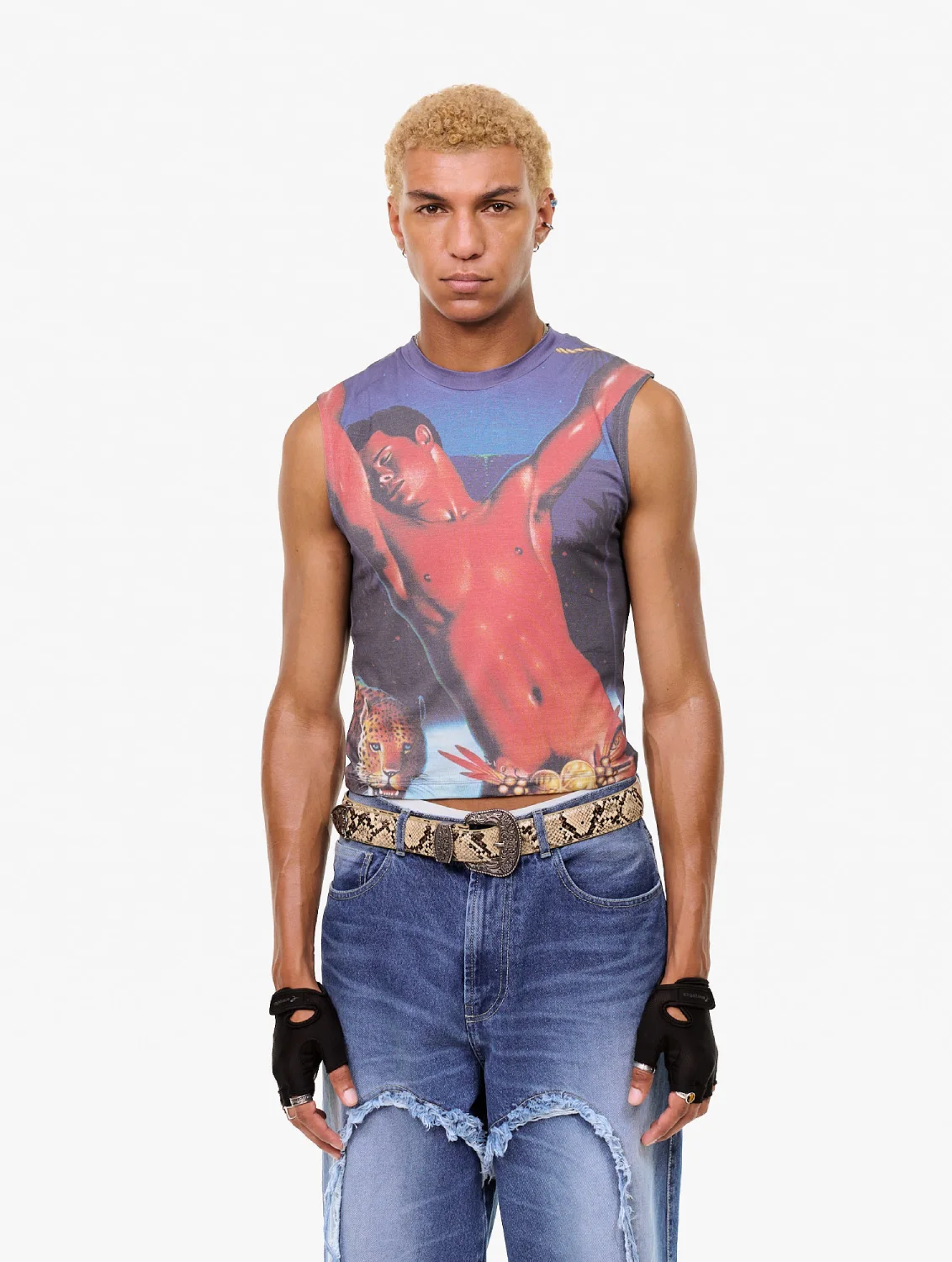 Carne Bollente Hasegawa Heatwave Top front view on model