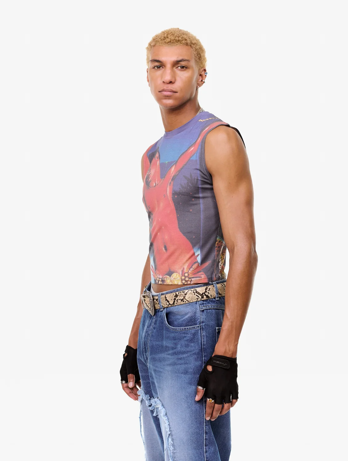 Carne Bollente Hasegawa Heatwave Top front view on model