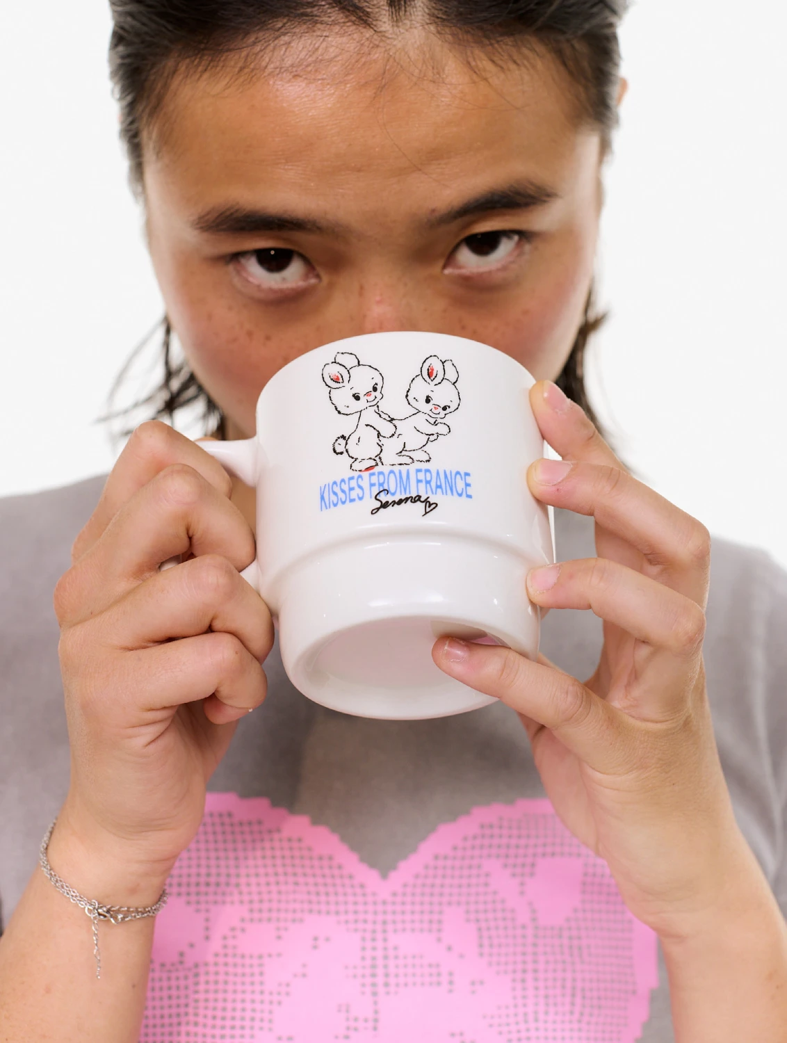 Carne Bollente Kisses From France Mug with model