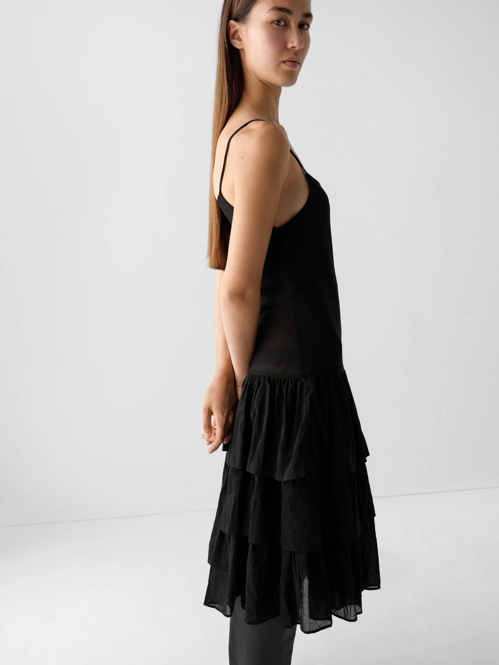 Gimaguas Joan Midi Dress Black side view on model