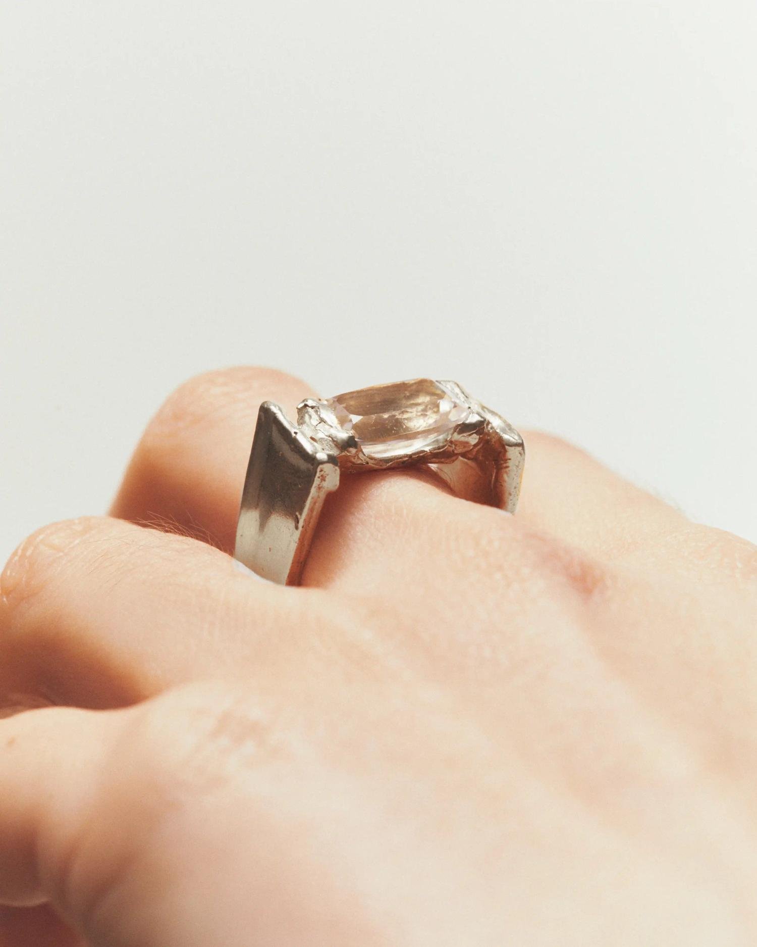 Simuero Abril Ring silver detail